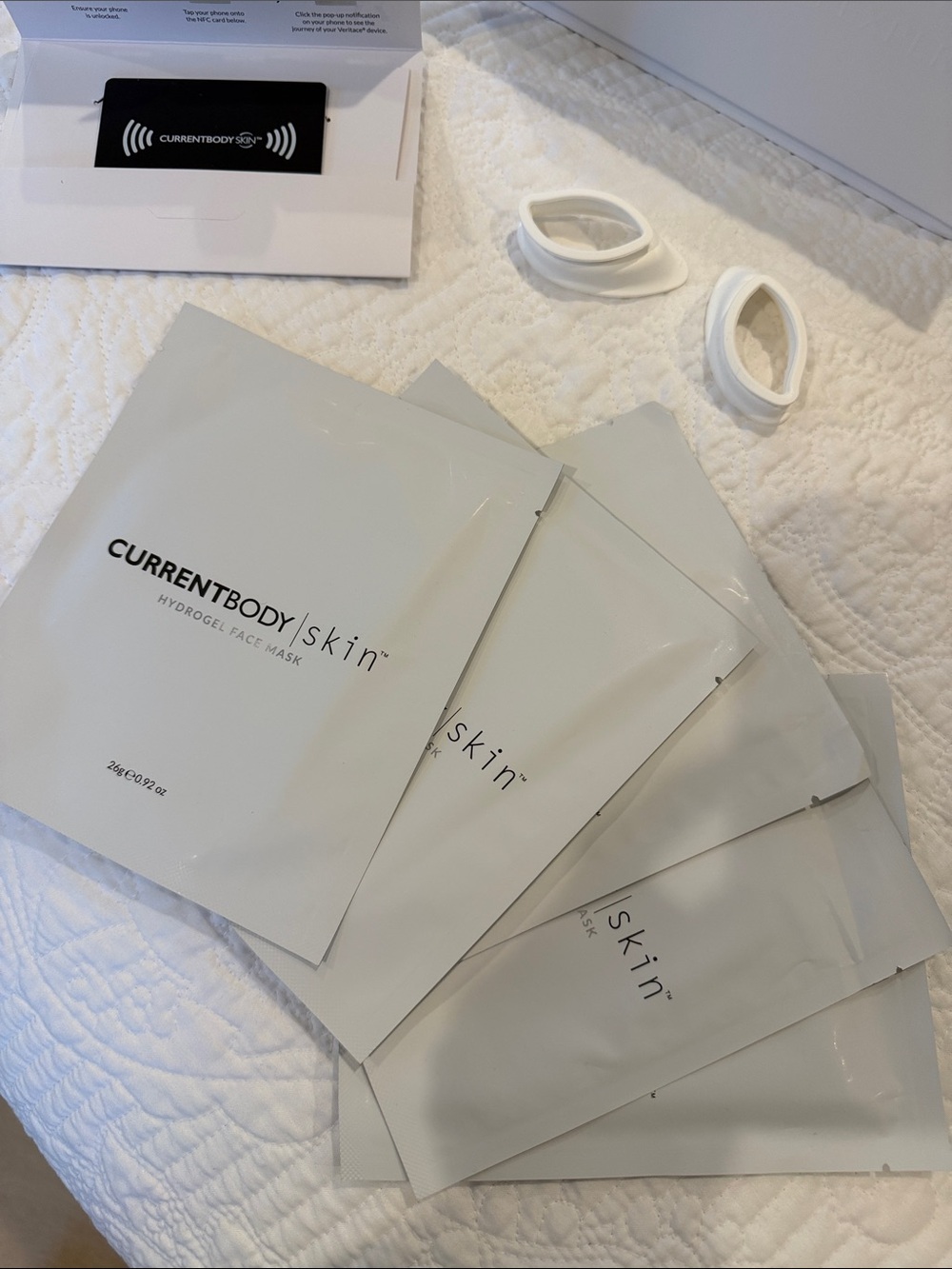 LED Red Light Therapy Mask Series 2 + 5 Hydrogel Masks - Picture 3 of 7